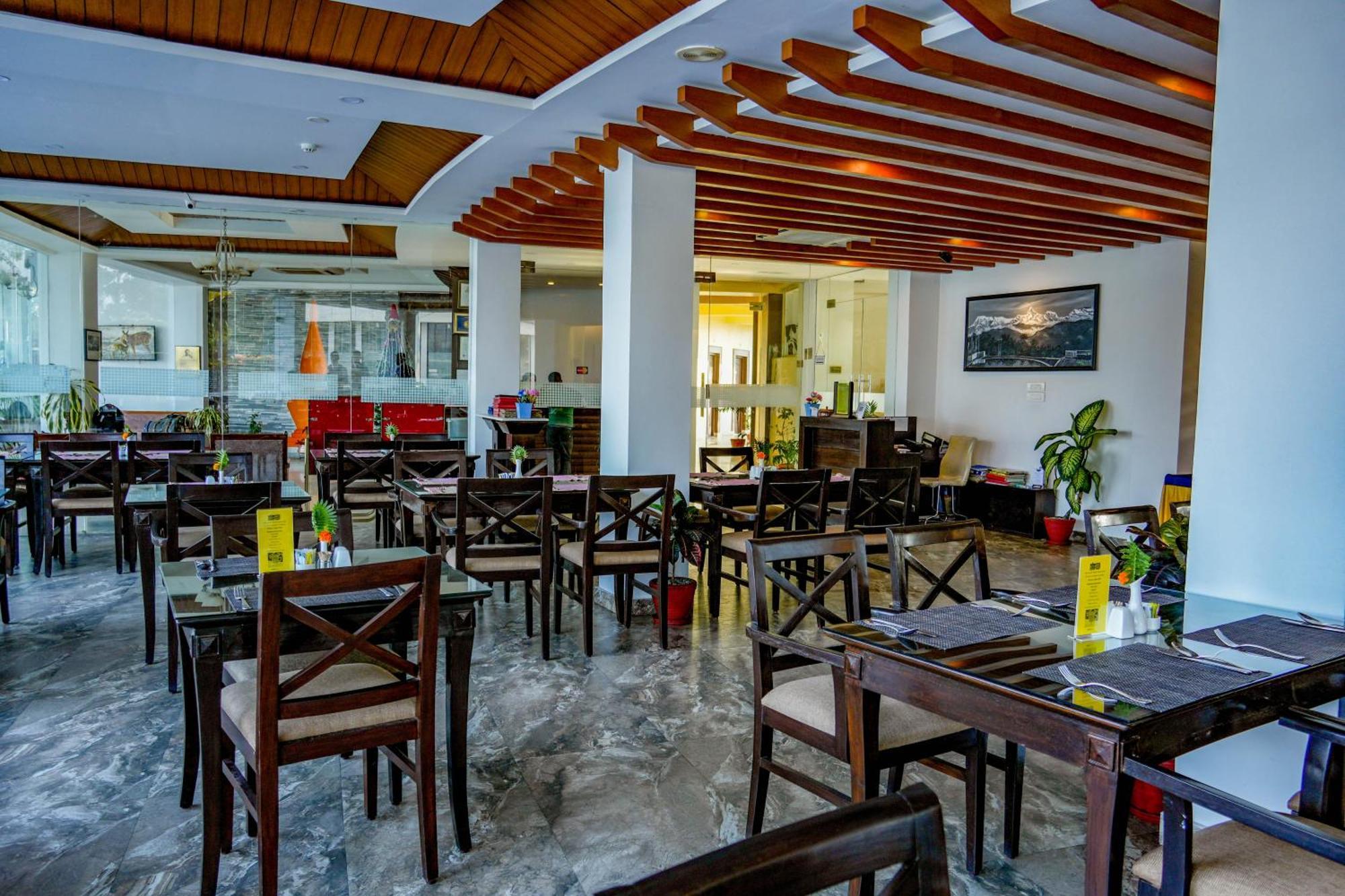 Himalayan Front Hotel By Kgh Group Покхара Экстерьер фото